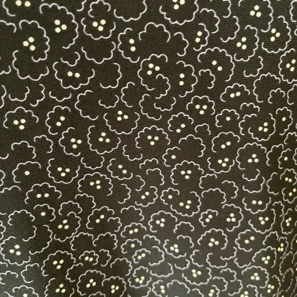 Elegant Black Patterned Women's Top - Picture 3 of 7